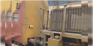 Read more about - Dinhata Train Accident | উত্তরবঙ্গে ট্রেন দুর্ঘটনা! স্টেশনে দাঁড়িয়ে থাকা ট্রেনে ধাক্কা মারলো ইঞ্জিন!