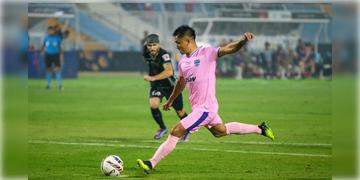 Read more about - Mohammedan SC vs Bengaluru | আবারও ঘরের মাঠে হার মহমেডানের, ছেত্রীর দুর্দান্ত হেডারে পরাস্ত সাদা কালো ব্রিগেড