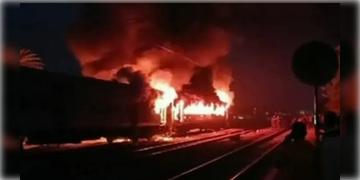 Read more about - Howrah Mail Coach Explosion | হাওড়া অমৃতসর মেইলে বিস্ফোরণ! আহত ৪! নেপথ্যে নাশকতার ছক?