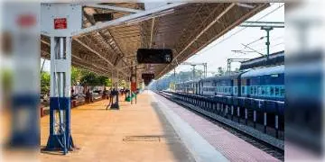 Read more about - রাজ্যের ১০০টি স্টেশনে সিসিটিভি বসাচ্ছে রেল। ভোটের আগেই জারি বাড়তি নজরদারি।  