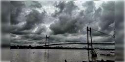 Read more about - WB Weather | ঝড়-বৃষ্টিতে একধাক্কায় কমলো প্রায় ৬ ডিগ্রি তাপমাত্রা, রবিবার পর্যন্ত একই  রমক থাকবে আবহাওয়া!