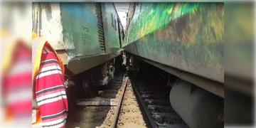 Read more about - Train Derailed | ফের লাইনচ্যুত ট্রেনের বগি ! সাঁতরাগাছি-তিরুপতি এক্সপ্রেসের সঙ্গে ধাক্কা আরেক ট্রেনের!