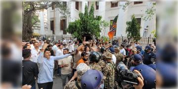 Read more about - CEO Office | 'বিহার, উত্তরপ্রদেশের ভোটারদের যুক্ত করা হচ্ছে বাংলার তালিকায়', ফর্ম ৬ নিয়ে বড় অভিযোগ, উত্তপ্ত সিইও দপ্তর চত্বর!