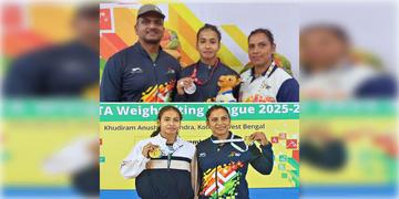 Read more about - Weightlifting | কলকাতার মঞ্চে নয়া নজির, ভারোত্তোলনে সোনা জিতলো মা-মেয়ে!