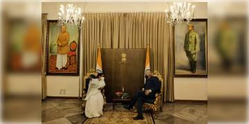 Read more about - রাজ্যপাল-মমতা মুখোমুখি! বুধবার সকালে শপথগ্রহনে আমন্ত্রণ জানালেন রাজ্যের হবু মুখ্যমন্ত্রীকে