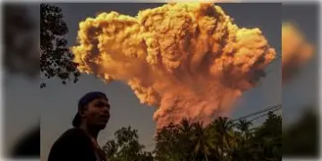 Read more about - Volcano Erupts in Indonesia | ইন্দোনেশিয়ায় জেগে উঠেছে আগ্নেয়গিরি! বাতিল ভারত থেকে বালিগামী একাধিক উড়ান!