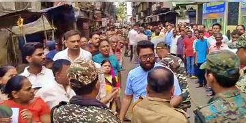 Read more about - WB Assembly Election 2026 | সাতসকালে EVM বিকল বালি বিধানসভা কেন্দ্রে, উত্তেজনা সামলাতে রাস্তায় রাস্তায় পুলিশ, গ্রেপ্তার ২