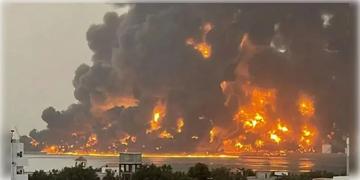 Read more about - US-Yemen | মার্কিন সেনার বিমানহানায় ইয়েমেনে মৃত্যু ৩৮ এর! বদলা নেওয়ার হুঁশিয়ারি দিলো ইরানের মদতপুষ্ট সশস্ত্র সংগঠন হাউথি!