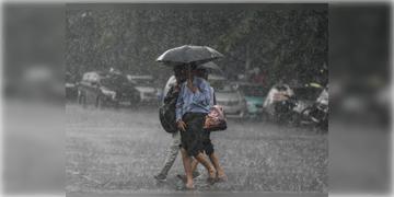 Read more about - Weather Update | গভীর নিম্নচাপের প্রভাবে দক্ষিণবঙ্গে বাড়ছে বৃষ্টির দাপট, জারি সতর্কতাও!