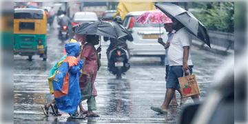 Read more about - Weather Update | মরশুমের প্রথম কালবৈশাখীর জের, একধাক্কায় কমল শহর কলকাতার তাপমাত্রা