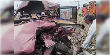 Read more about - Murshidabad Accident | সাতসকালে স্কুলগাড়িতে ধাক্কা ট্রেনের! মুর্শিদাবাদে মৃত ২ পড়ুয়া-সহ ৩
