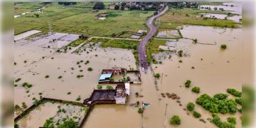 Read more about - Uttar Pradesh | বন্যা ও ধসে বিপর্যস্ত একাধিক রাজ্য, উত্তরপ্রদেশ ও অসমে মৃত ৯!