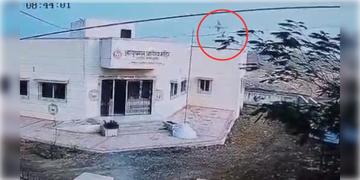 Read more about - Ajit Pawar Death | বাঁ দিকে কাত হয়ে যাচ্ছে বিমান! প্রকাশ্যে অজিতের বিমান দুর্ঘটনার মুহূর্তের নয়া ভিডিয়ো ফুটেজ