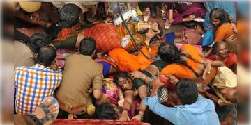 Read more about - Hathras Stampede । হাথরসের দুর্ঘটনায় মৃতের সংখ্যা বেড়ে  ১২১! পলাতক 'গডম্যান' ভোলে বাবা! শীর্ষ আদালতে গড়ালো মামলা!