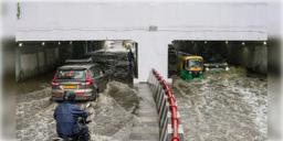 Read more about - Rain Alert | জোরকদমে বদলাচ্ছে জলবায়ু, দেশজুড়ে তীব্র বৃষ্টির আশঙ্কা, চিন্তায় আবহাওয়াবিদরা