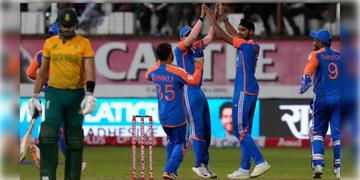 Read more about - IND vs SA । পরপর ৩  বার জয়ের মুকুট ভারতের মাথায়, অর্শদীপ বরুন হার্দিক ঝড়ে উড়ে গেলো দক্ষিণ আফ্রিকা