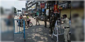 Read more about - করোনা সংক্রমনের জেরে হাওড়া শহরকে ভাগ করা হল মাইক্রো কনটেনমেন্টে, ৩ দিন বন্ধ থাকবে বাজার