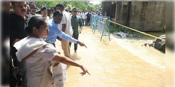 Read more about - WB Flood Situation | বঙ্গের বন্যা পরিস্থিতির জন্য ডিভিসিকে দায়ী করছেন মুখ্যমন্ত্রী, 'জানিয়েই জল ছাড়া হয়েছে' দাবি ডিভিসির