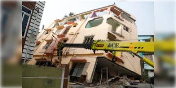 Read more about - Kamarhati | একসঙ্গে ৫৭ টি বাড়ি ভেঙে ফেলার নির্দেশ! ৭টি বাড়ির মালিকের বিরুদ্ধে জারি FIRও!