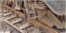 Read more about - Train Derailed | লাইনচ্যুত ফরাক্কা এক্সপ্রেসের ইঞ্জিন!  বালুরঘাট স্টেশনে লাইন থেকে সরে গেল ইঞ্জিনের চাকা!