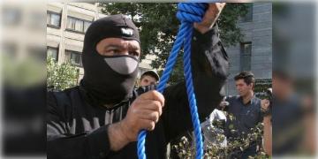 Read more about - Iran capital punishment : একমাসে ৪৫ মৃত্যুদণ্ড, একজনকে প্রকাশ্যে ফাঁসি! সরব আমজনতা