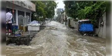 Read more about - ফের দার্জিলিঙে ধস, উত্তাল তিস্তা, বাঁধ ভেঙে জলপাইগুড়ির বহু এলাকা প্লাবিত