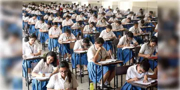 Read more about - Higher Secondary | সামনেই ভোট, এগোনো হচ্ছে উচ্চ মাধ্যমিকের দ্বিতীয় সেমেস্টারের পরীক্ষা!