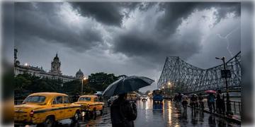 Read more about - Weather Update | কলকাতায় ফের বৃষ্টির দাপট, দুপুরের পর বাড়বে ঝড়বৃষ্টি, একনজরে আজকের আবহাওয়া