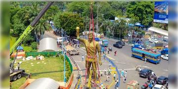 Read more about - Messi Statue | অবশেষে সরানো হল ৭০ ফুট উঁচু মেসির মূর্তি! অন্যত্র সরিয়ে নিয়ে গিয়ে সংরক্ষিত রাখা হবে এই স্ট্যাচু!