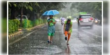 Read more about - বিক্ষিপ্ত বৃষ্টিতে ভাসবে দক্ষিণবঙ্গ, টানা বর্ষণের জেরে একাধিক এলাকা হয়ে উঠবে জলমগ্ন