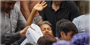 Read more about - Sonam Wangchuk | 'ককরোচ'দের ওপর লাঠিচার্জের পর অনশন ভাঙতে নয়া শর্ত সোনমের, চিঠি লিখলেন কেন্দ্রকে!