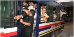 Read more about - Delhi News | আকাশবাণী ভবনের সামনে থেকে রাহুল-প্রিয়াঙ্কাকে আটক করল দিল্লি পুলিশ