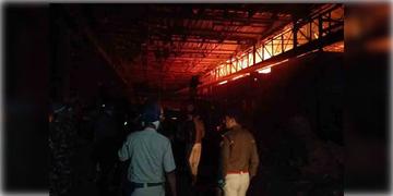 Read more about - Howrah Burn Standard | পূর্ব রেলের হাওড়ার বার্ন স্ট্যান্ডার্ড কারখানায় আগুন! নেপথ্যে দুর্ঘটনা? নাকি ষড়যন্ত্র?
