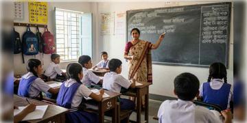 Read more about - Education Department | অনুমতি ছাড়া শিক্ষকদের স্কুল কামাই নয়, কড়া পদক্ষেপ শিক্ষা দফতরের!