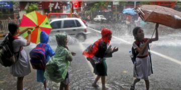 Read more about - Weather Update | মেঘলা আকাশ, ভ্যাপসা গরমে জেরবার কলকাতাবাসী, বৃষ্টির স্বস্তি মিলবে কি?