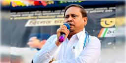 Read more about - Humayun Kabir | নওদার নির্বাচনী সভায় মঞ্চে উঠতেই 'আক্রান্ত' হুমায়ুন কবীর! আটক স্থানীয় যুবক