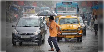 Read more about - Weather Update | উইকেন্ডে বৃষ্টিতে ভিজবে শহর কলকাতা, একনজরে আজকের আবহাওয়া আপডেট