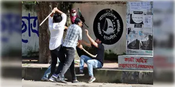 Read more about - Bangladesh Anti Quota Protest ।  সরকারি চাকরিতে কোটা বাতিল দাবিতে আন্দোলনকারীদের সঙ্গে ছাত্রলিগের সদস্যদের সংঘর্ষ! রণক্ষেত্রে আহত শতাধিক!