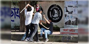 Read more about - Bangladesh Anti Quota Protest ।  সরকারি চাকরিতে কোটা বাতিল দাবিতে আন্দোলনকারীদের সঙ্গে ছাত্রলিগের সদস্যদের সংঘর্ষ! রণক্ষেত্রে আহত শতাধিক!