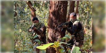 Read more about - Chhattisgarh | ছত্তিশগড়ে সাফল্য পেল নিরাপত্তা বাহিনী, এনকাউন্টারে মৃত্যু ১ মাওবাদীর, মাথার দাম ছিল ৫ লক্ষ টাকা