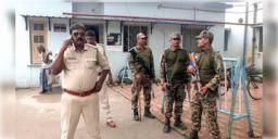 Read more about - ISI | ‘স্বামীকে মিথ্যা অভিযোগে ফাঁসানো হচ্ছে’- দাবি পাক গুপ্তচর সন্দেহে সীমান্তে গ্রেপ্তার হওয়া ব্যক্তির স্ত্রীর!