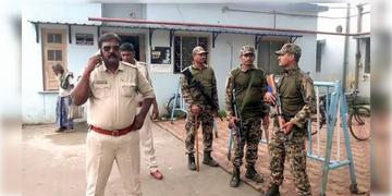 Read more about - ISI | ‘স্বামীকে মিথ্যা অভিযোগে ফাঁসানো হচ্ছে’- দাবি পাক গুপ্তচর সন্দেহে সীমান্তে গ্রেপ্তার হওয়া ব্যক্তির স্ত্রীর!