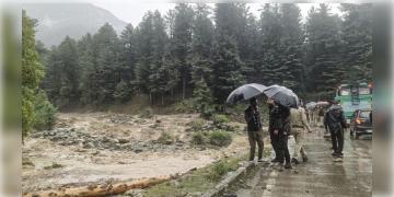 Read more about - Jammu and Kashmir | জম্মু কাশ্মীরে মেঘভাঙা বৃষ্টি, প্রাকৃতিক বিপর্যয়ের জেরে মৃত ৪ জন, আহত অন্ততঃ ৬