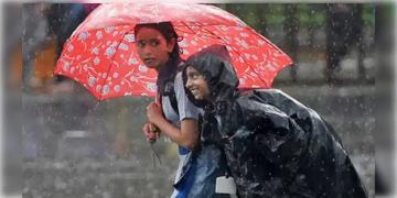 Read more about - Weather WB | গভীর নিম্নচাপের শক্তিক্ষয় হলেও এখনই বৃষ্টি থেকে রেহাই নয়, সপ্তাহান্তে ফের বাড়বে বৃষ্টিরপাত!