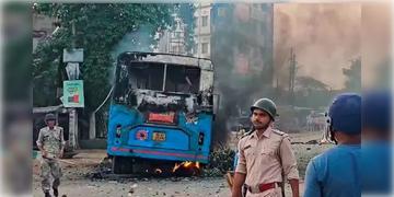 Read more about - Waqf Act Protest | মুর্শিদাবাদে ত্রাণ সাহায্যের জন্য ইন্ডিয়ান রেড ক্রস সোসাইটিকে পথে নামার নির্দেশ রাজ্যপালের!