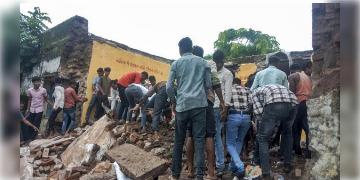 Read more about - Rajasthan School Accident | আগেই সতর্ক করেছিল পড়ুয়ারা, গুরুত্বই দেননি শিক্ষক! কিছুক্ষণের মধ্যেই ছাদ ভেঙে মৃত্যু ৭ খুদের!