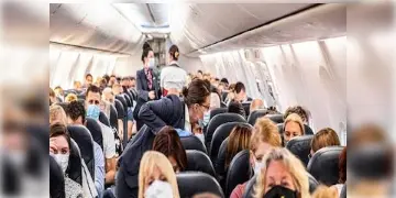 Read more about - মাঝ-আকাশে কোভিড পজিটিভ মহিলা যাত্রী! ৩ ঘণ্টার 'আইসোলেশন' বিমানের শৌচালয়ে!