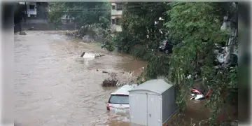 Read more about - Pune Rain News | প্রবল বৃষ্টির জেরে বিপর্যস্ত জীবনযাত্রা! জলাবদ্ধ রাস্তায় হেঁটে যাওয়ার সময় বিদ্যুৎস্পৃষ্ট ৩ জন