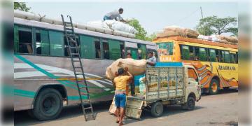 Read more about - Esplanade and Traffic | এসপ্ল্যানেড বাস টার্মিনাসের ঠিকানার বদল! পণ্যবাহী গাড়ি চলাচলের সময় বেঁধে দিলো কলকাতা পুলিশ!