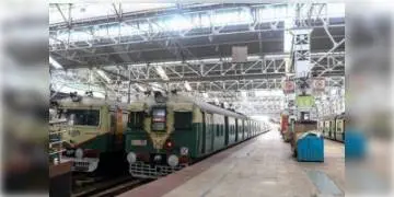 Read more about - রাজ্যে স্বাভাবিকভাবে লোকাল ট্রেন চালুর প্রস্তাবে রাজ্য সরকারকে চিঠি রেলের